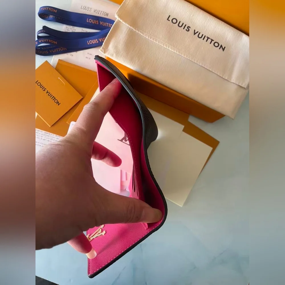 Louis Vuitton Capucines Compact Wallet - Picture 13 of 13